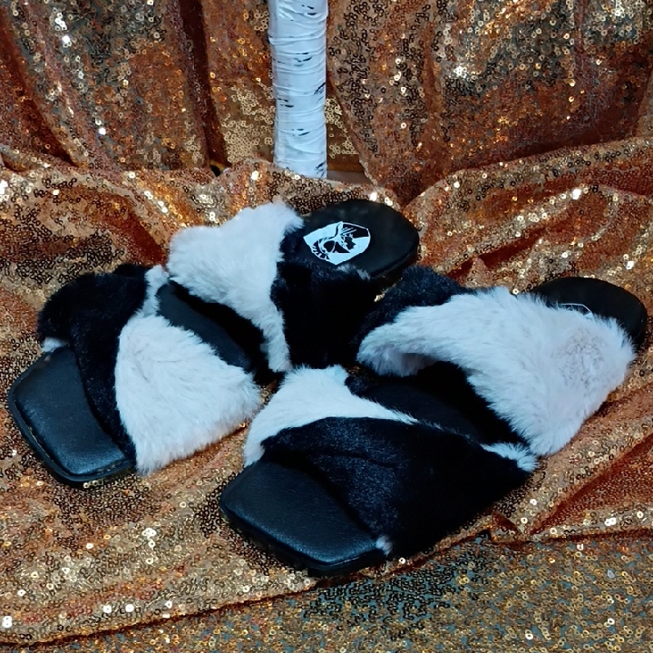 Vhny Twisted Black And White Faux Fur Slippers